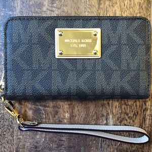 Micheal Kors Wristlet/Wallet